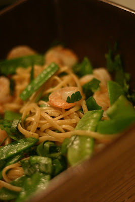 Linguines aux crevettes et pois mange tout - Cinq Fourchettes