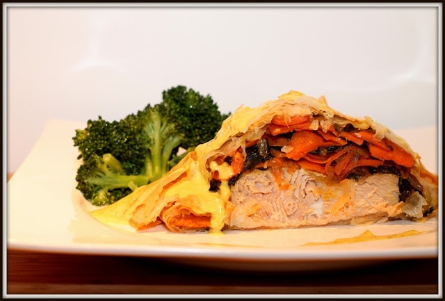 Saumon Wellington et sa sauce au vin blanc et curcuma - Cinq Fourchettes