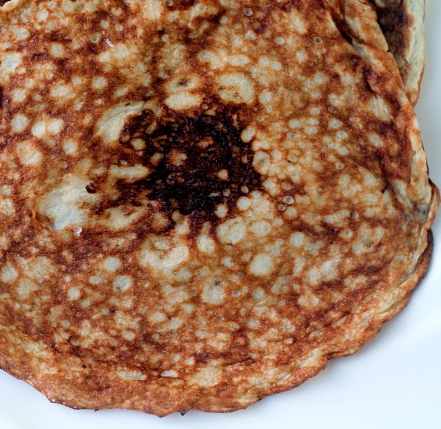 Un déjeuner qui enlève les fringales - crêpes à la banane - Cinq Fourchettes
