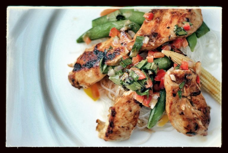 Poulet grillé et sa relish du jardin - Cinq Fourchettes