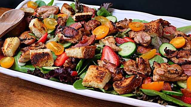 Salade de poulet et ses croûtons au bacon / Cinq Fourchettes