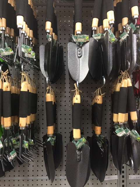 pelle de jardinage au dollarama