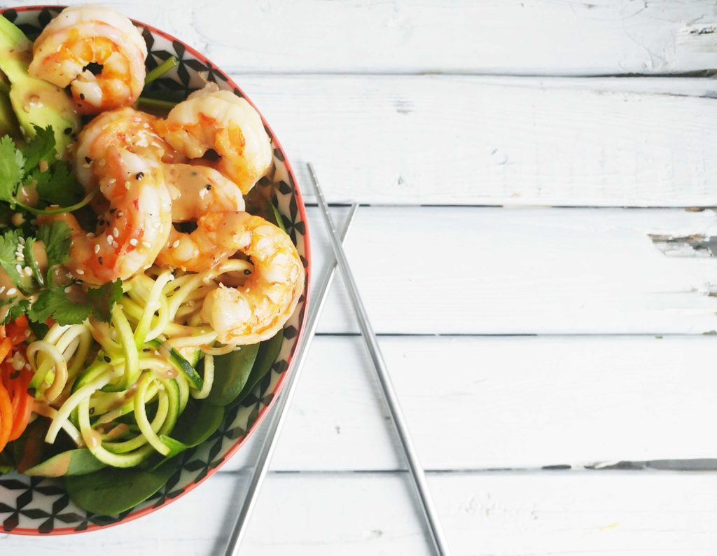 Poke Bowl aux crevettes facile/Cinq Fourchettes