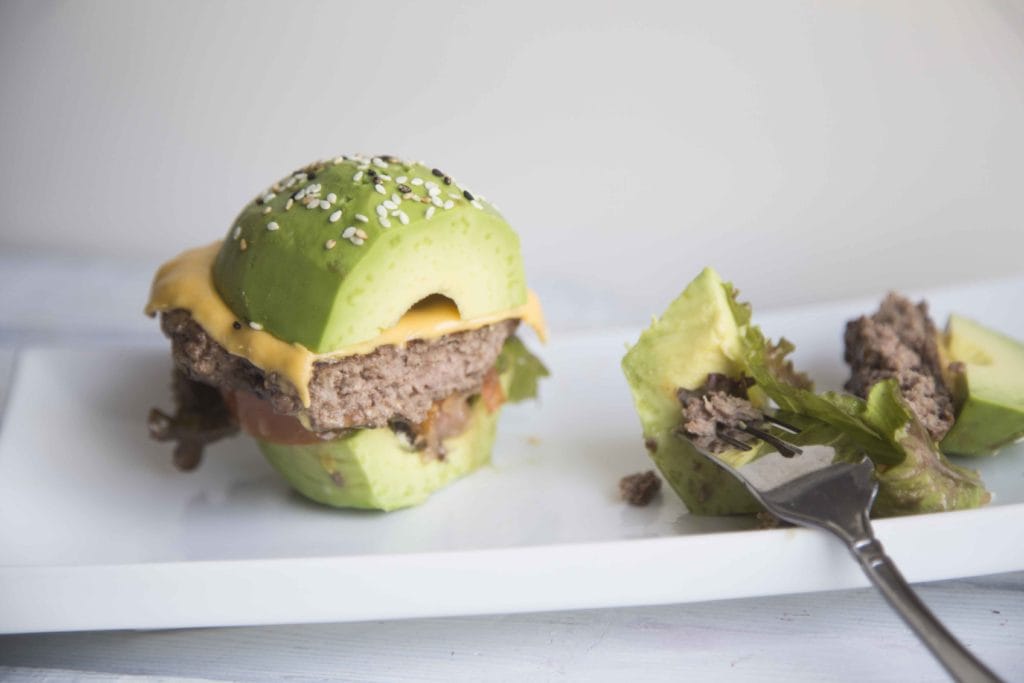 Hamburger aux avocats SANS GLUTEN : Juste WOW ! / Cinq Fourchettes