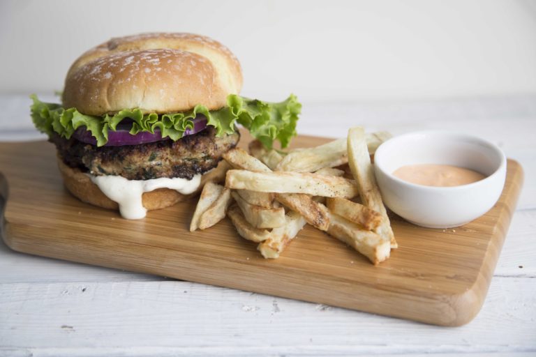 La meilleure recette de burgers au poulet / Cinq Fourchettes