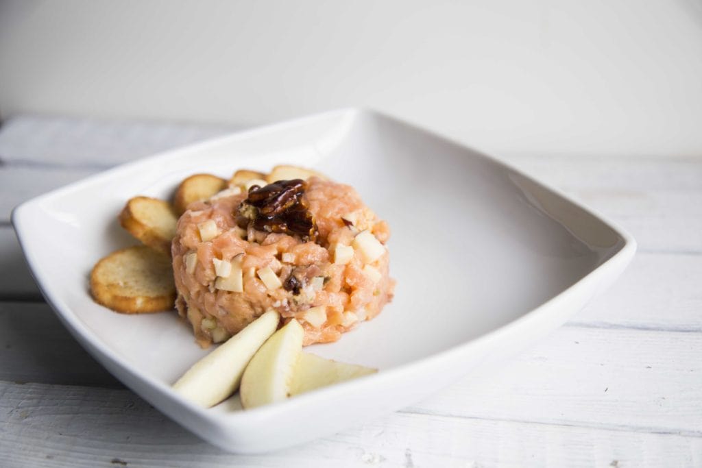 Tartare de saumon à la pomme et au Gouda fumé de Joanie / Cinq Fourchettes