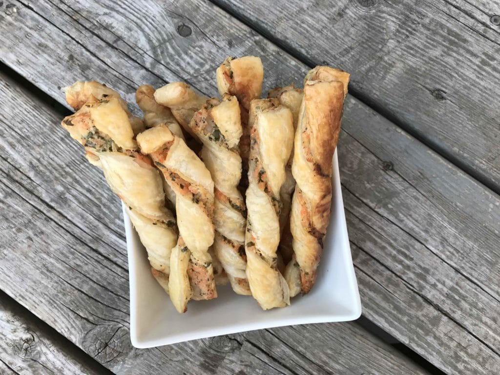Pailles au Boursin et au saumon fumé / Cinq Fourchettes