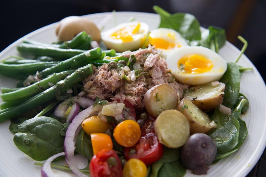 Salade niçoise et mon truc de paresseuse pour sauver du temps ... / Cinq Fourchettes