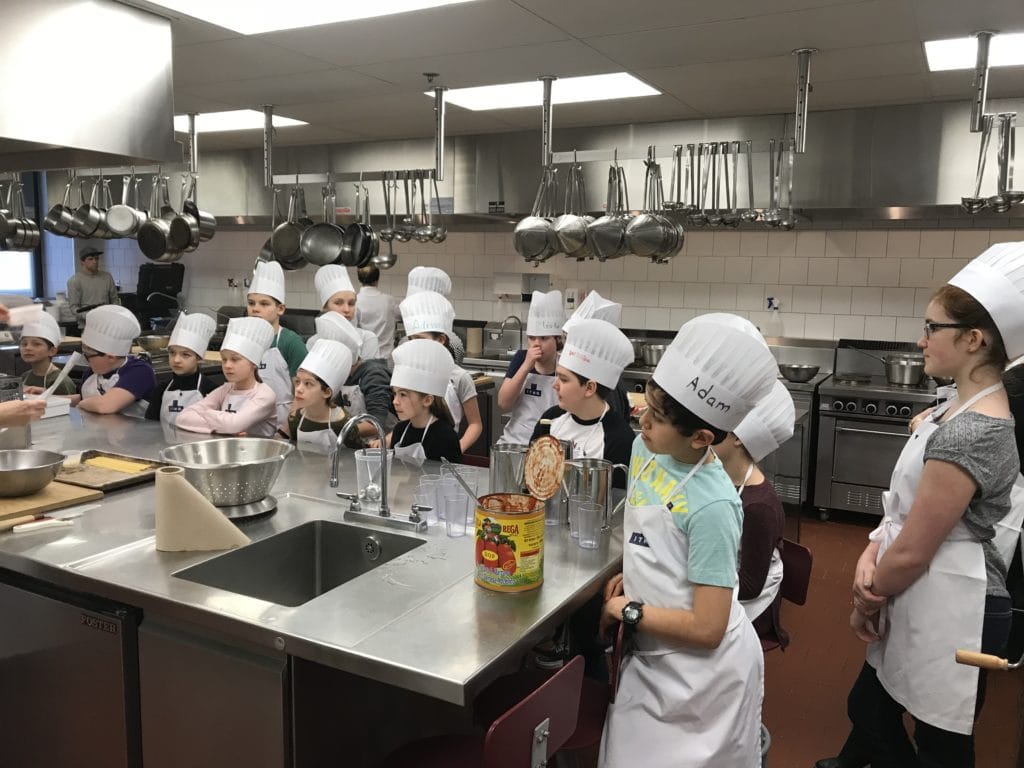 Camp d'été pour jeunes cuistots ! /Cinq Fourchettes