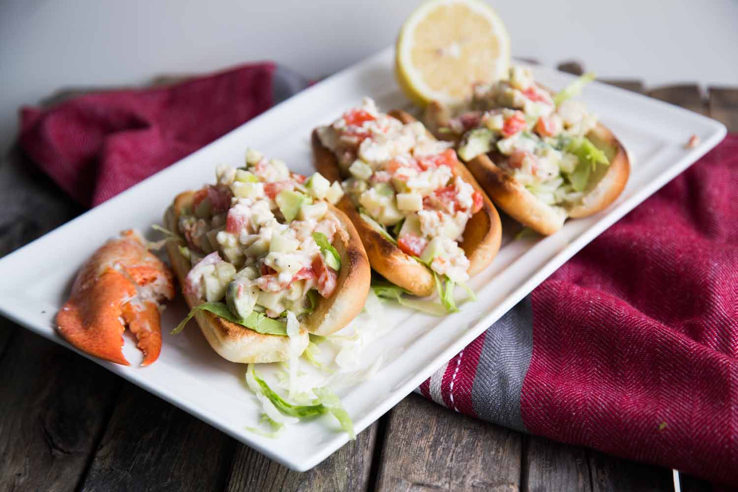 Lobster roll ou guédille aux homards Cinq Fourchettes homard