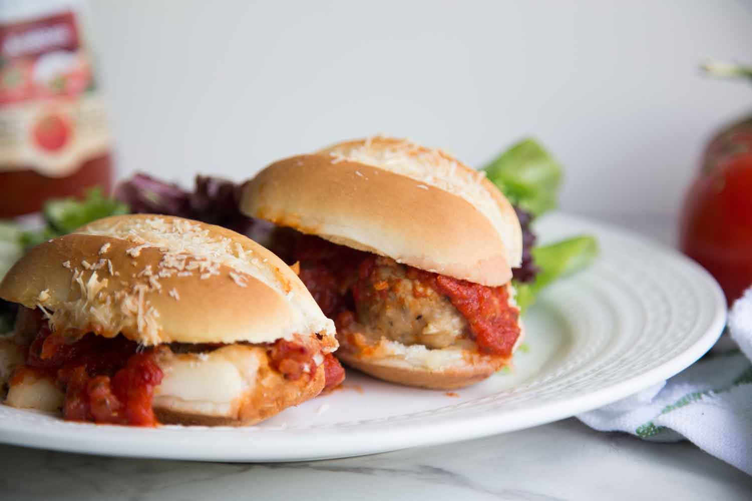 Sliders au poulet Une recette de base pour vous sauver du temps à la rentrée Cinq Fourchettes
