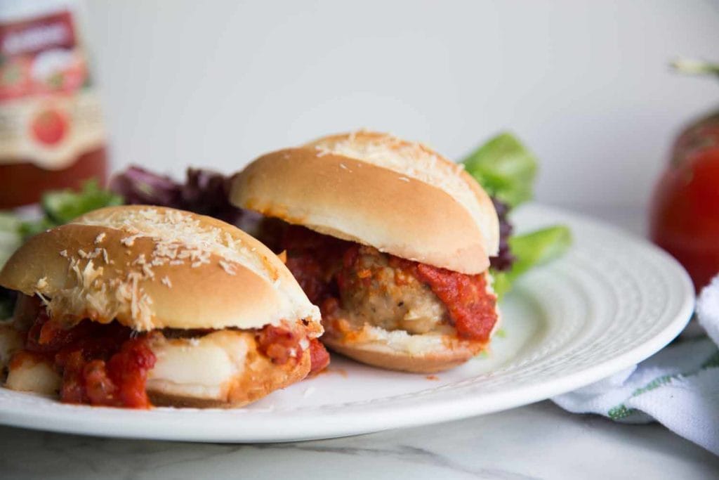 Sliders au poulet Une recette de base pour vous sauver du temps à la rentrée Cinq Fourchettes