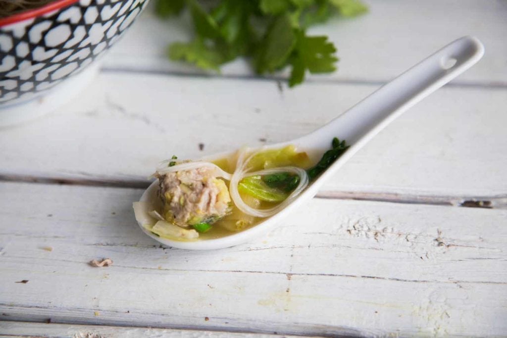 Soupe-repas aux boulettes d'inspiration vietnamienne Cinq Fourchettes