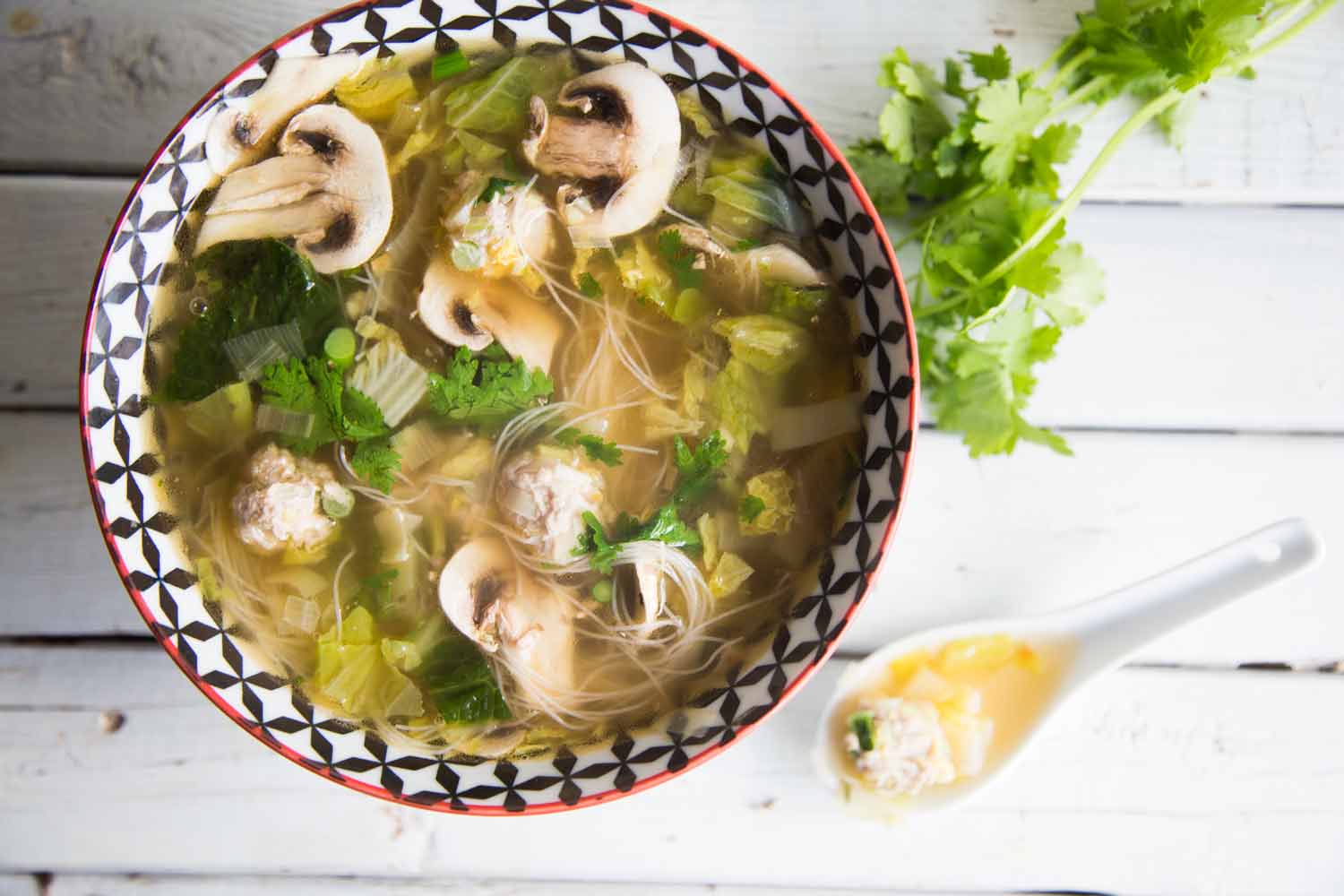 Soupe-repas aux boulettes d'inspiration vietnamienne Cinq Fourchettes