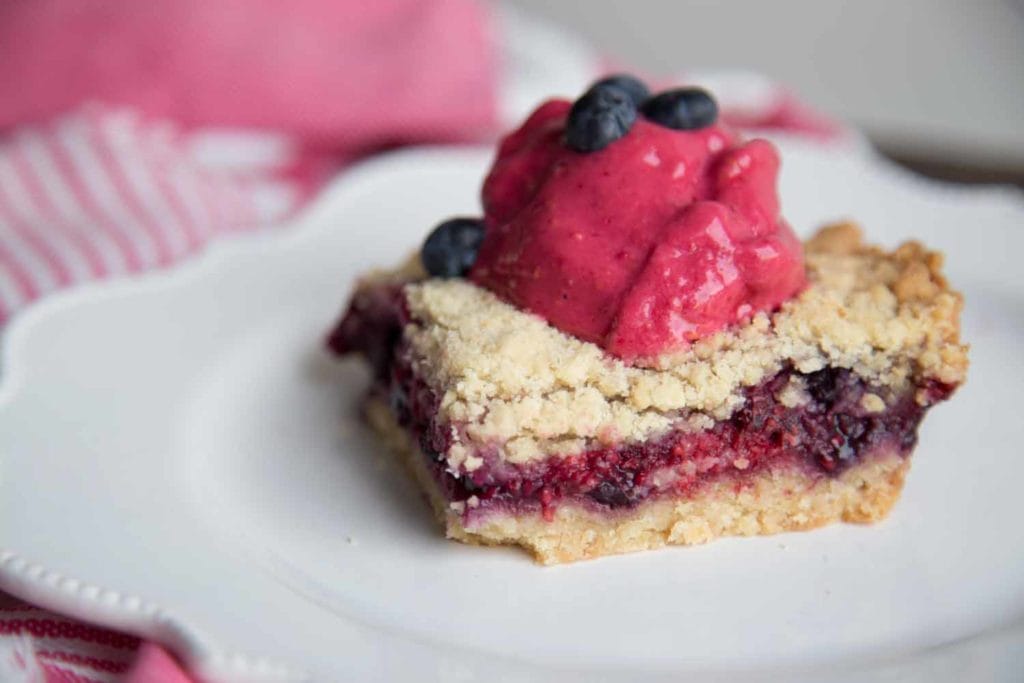 Des carrés aux petits fruits trop parfaits Cinq Fourchettes