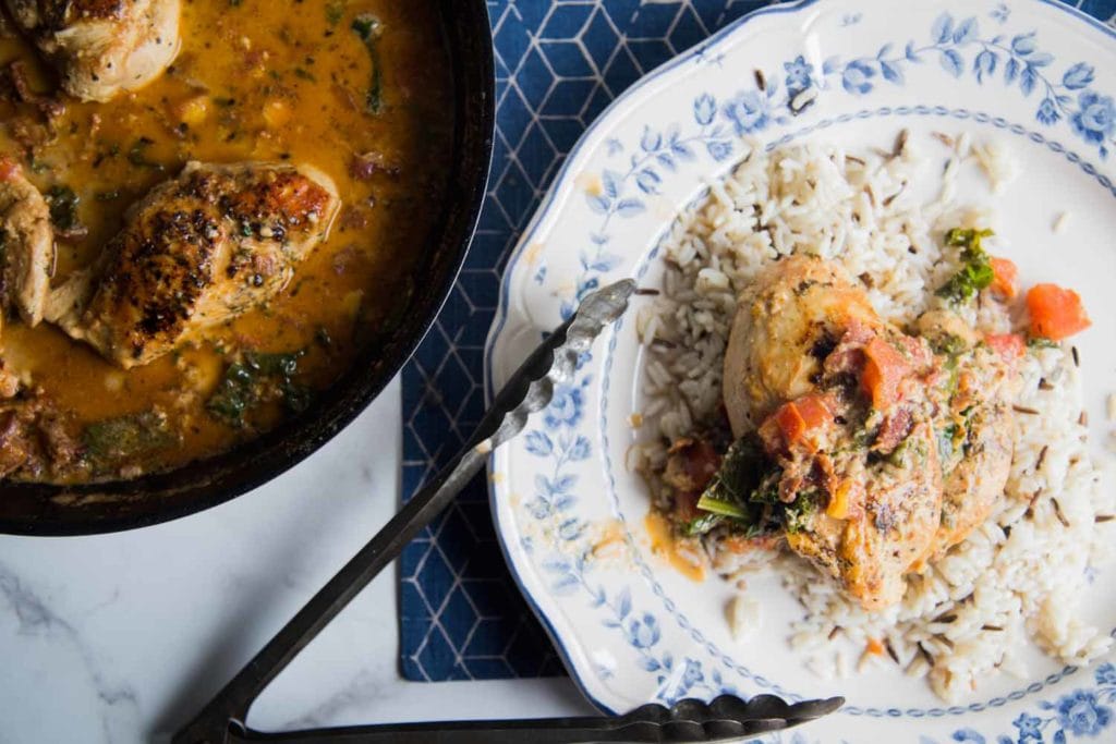 Poulet crémeux au bacon, tomates et kale Cinq Fourchettes