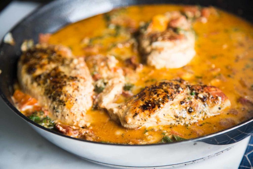 Poulet crémeux au bacon, tomates et kale Cinq FourchettesPoulet crémeux au bacon, tomates et kale Cinq Fourchettes