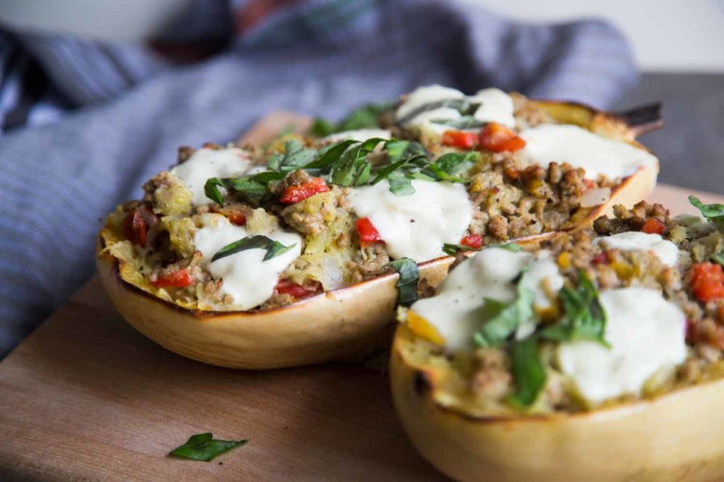 La courge spaghetti farcie à la dinde, pesto et bocconcini, décadent ! Cinq Fourchettes