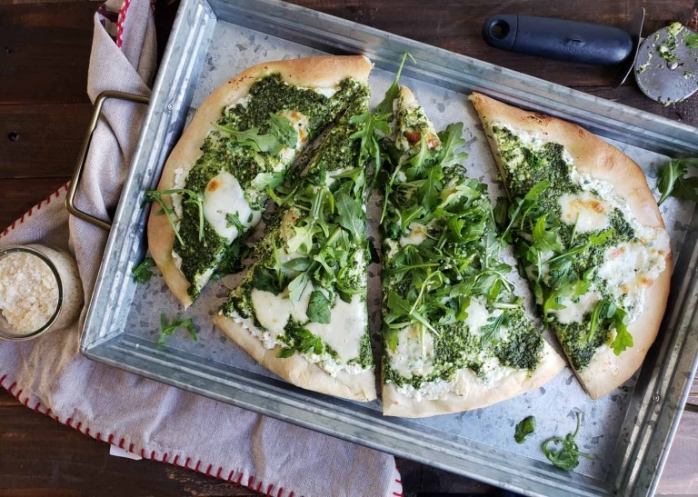 Pizza pesto à la roquette et ricotta Cinq Fourchettes