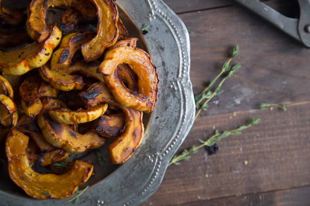 Courges Delicata grillées : Un accompagnement savoureux Cinq Fourchettes