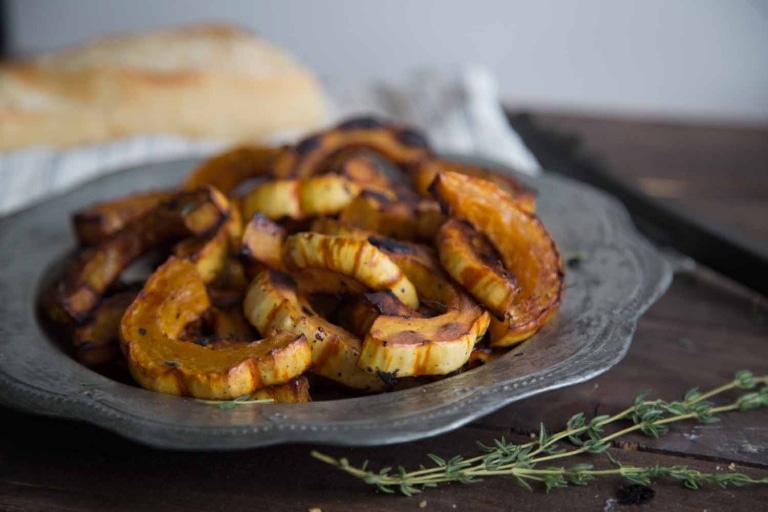 Courges Delicata grillées : Un accompagnement savoureux Cinq Fourchettes