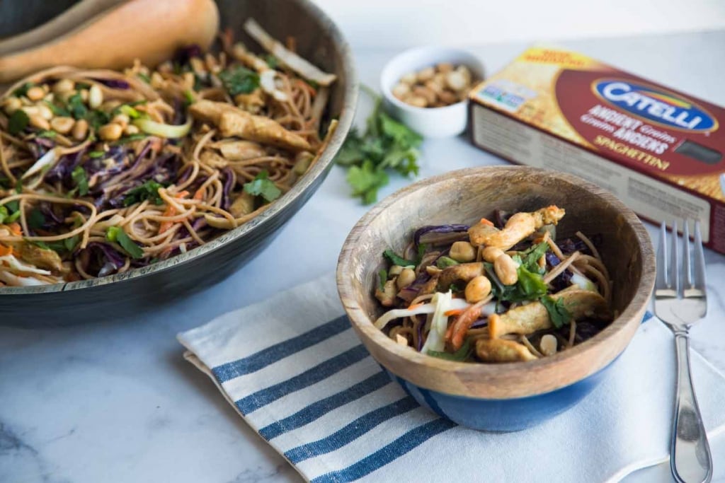 Salade de pâtes au poulet satay Cinq Fourchettes