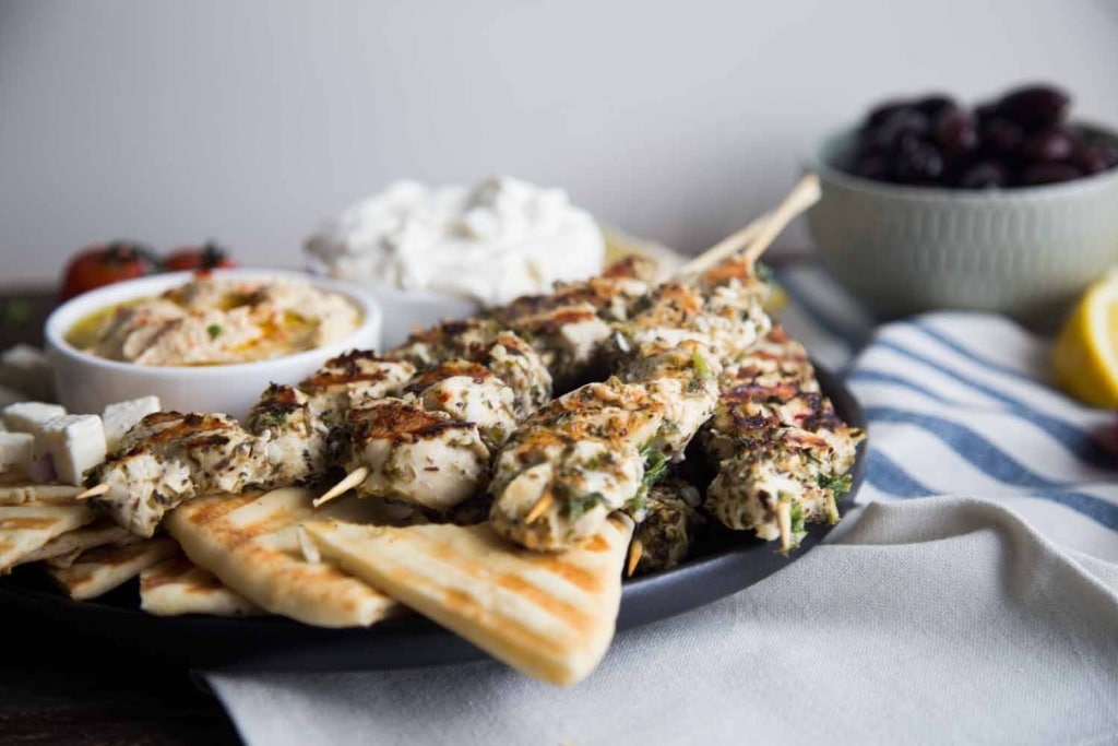 Brochettes de poulet à la grecque  Cinq Fourchettes