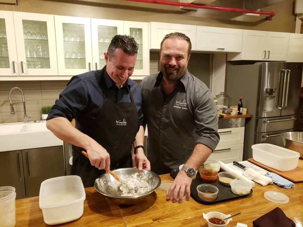 Des cours de cuisine pour tous avec nul autre que le chef Jonathan Garnier ! Cinq Fourchettes