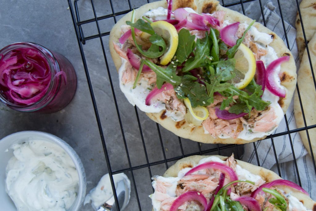 saumon grillé zaatar yogourt oignons marinés