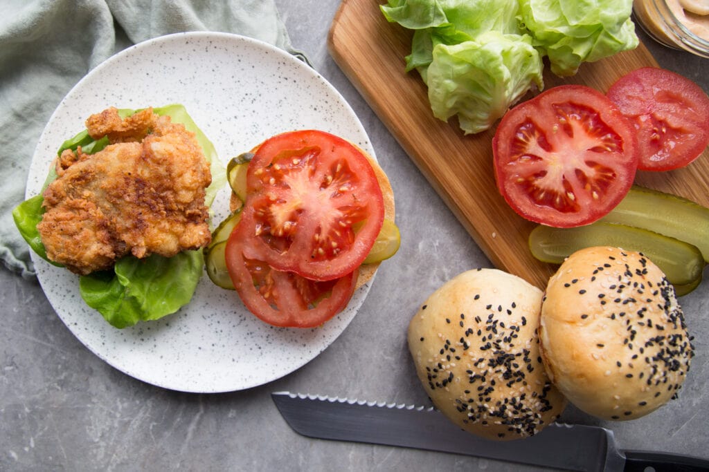 poulet frit burger sandwich Cinq Fourchettes