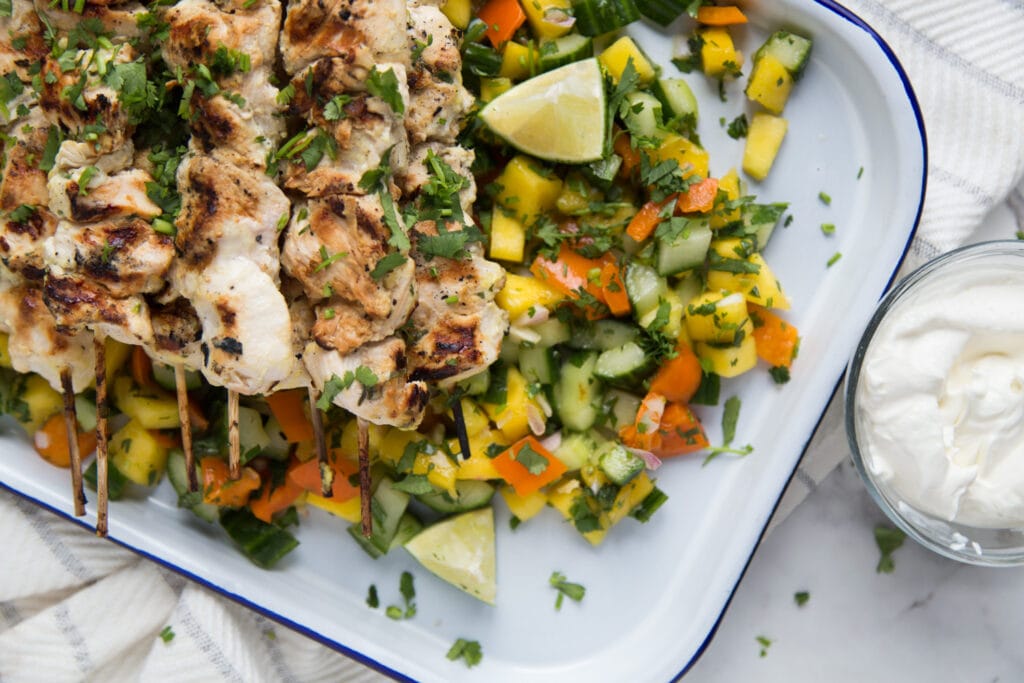 Brochettes poulet mangue salsa Cinq Fourchettes recette