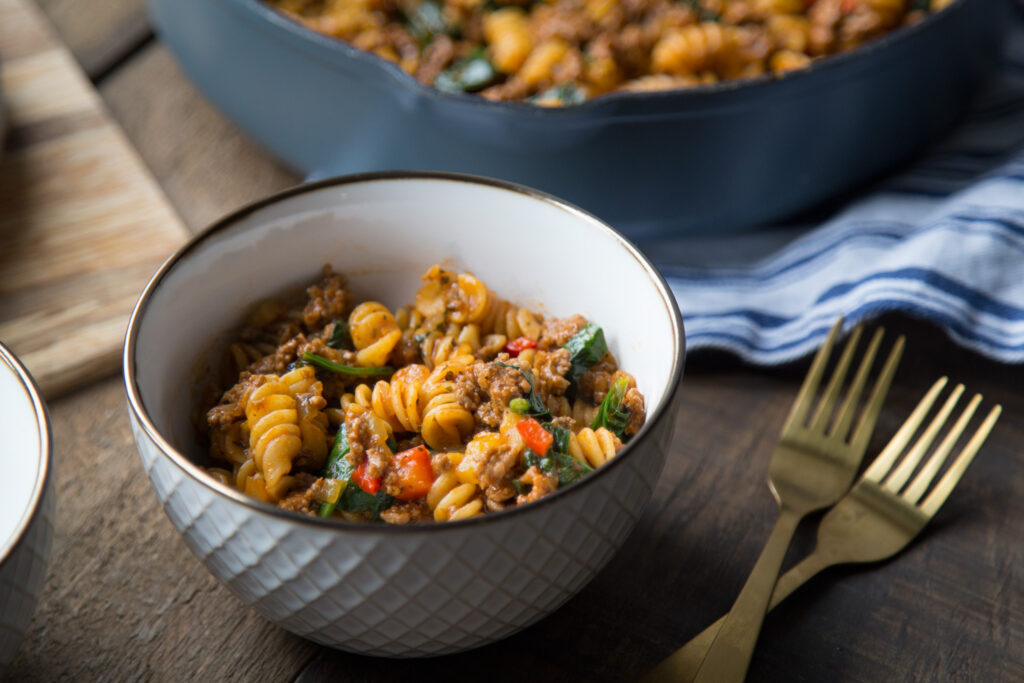 pâtes à la viande simple économique tomates épinards pasta meat easy cheap tomato spinach recette recipe Cinq Fourchettes