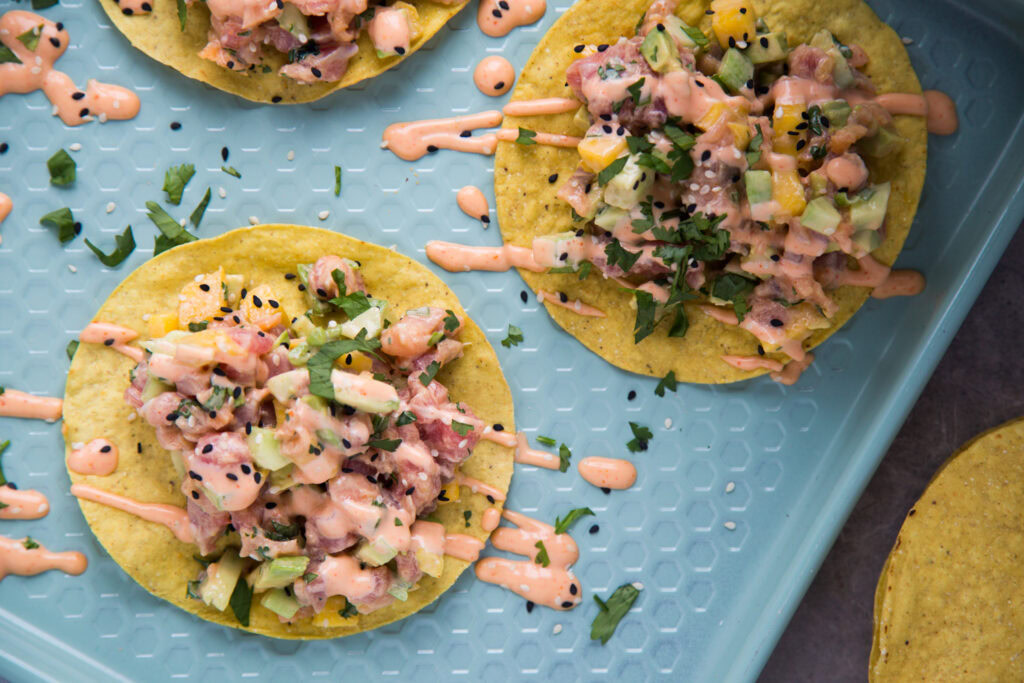 tostada thon saumon mangue avocat avocado tuna salmon recipe recette Cinq Fourchettes