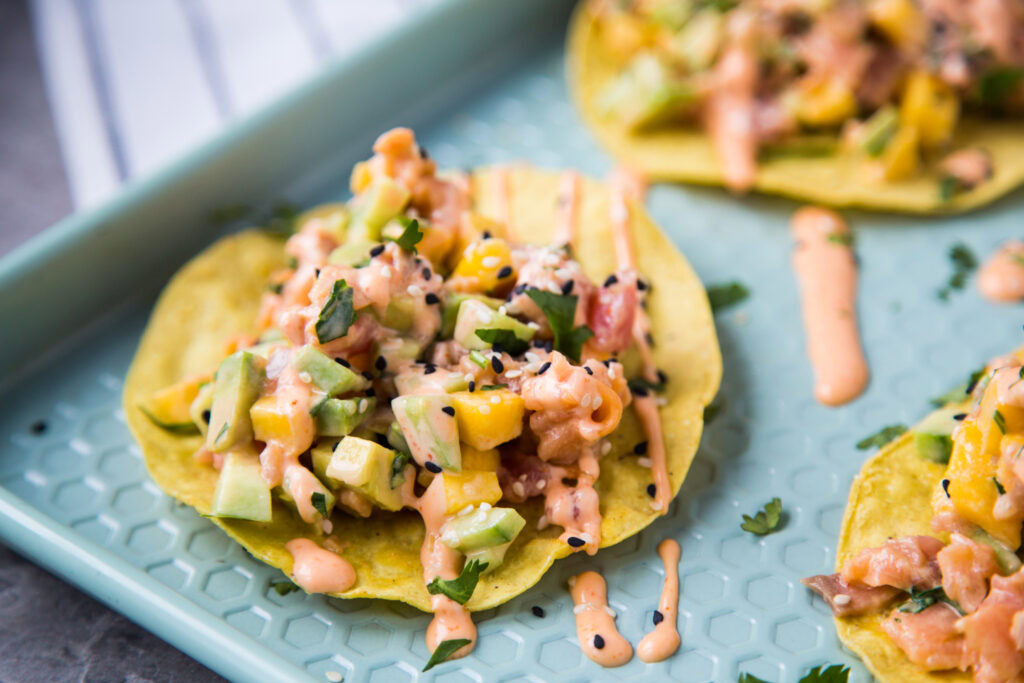 tostada thon saumon mangue avocat avocado tuna salmon recipe recette Cinq Fourchettes