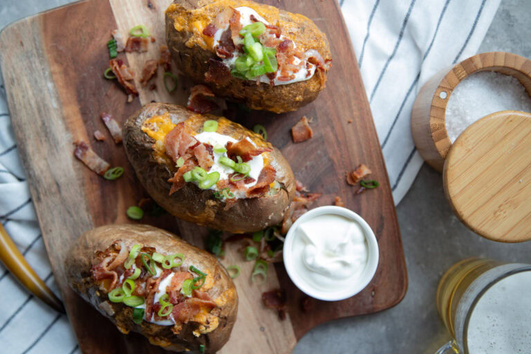 pommes de terre toutes garnies patate au four air fryer friteuse à air recette facile baked potato recipe Cinq Fourchettes