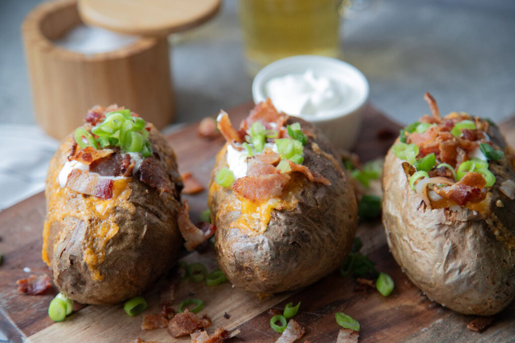 pommes de terre toutes garnies patate au four air fryer friteuse à air recette facile baked potato recipe Cinq Fourchettes